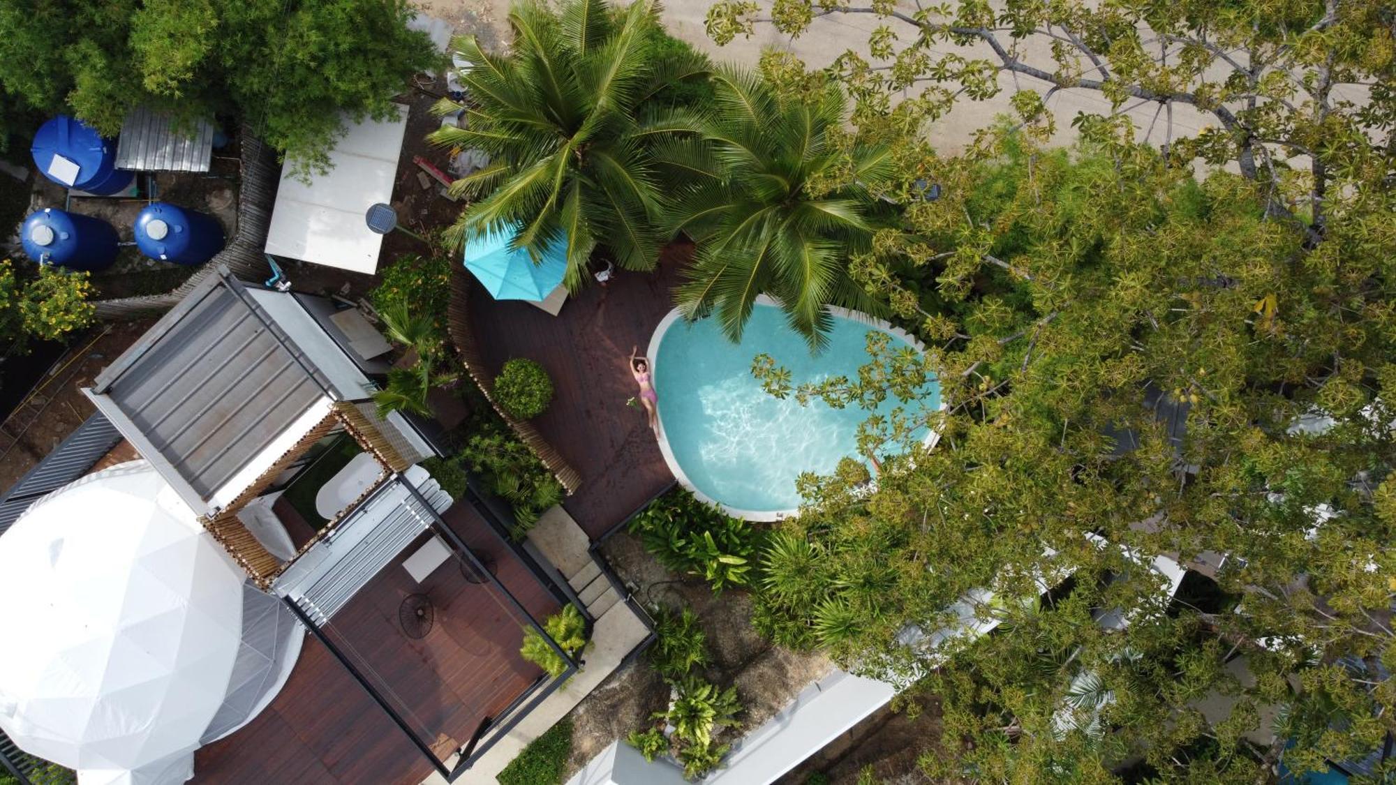 Le Resort&Villas - SHA Extra Plus Rawai Exterior foto Aerial view of the pool at the hotel
