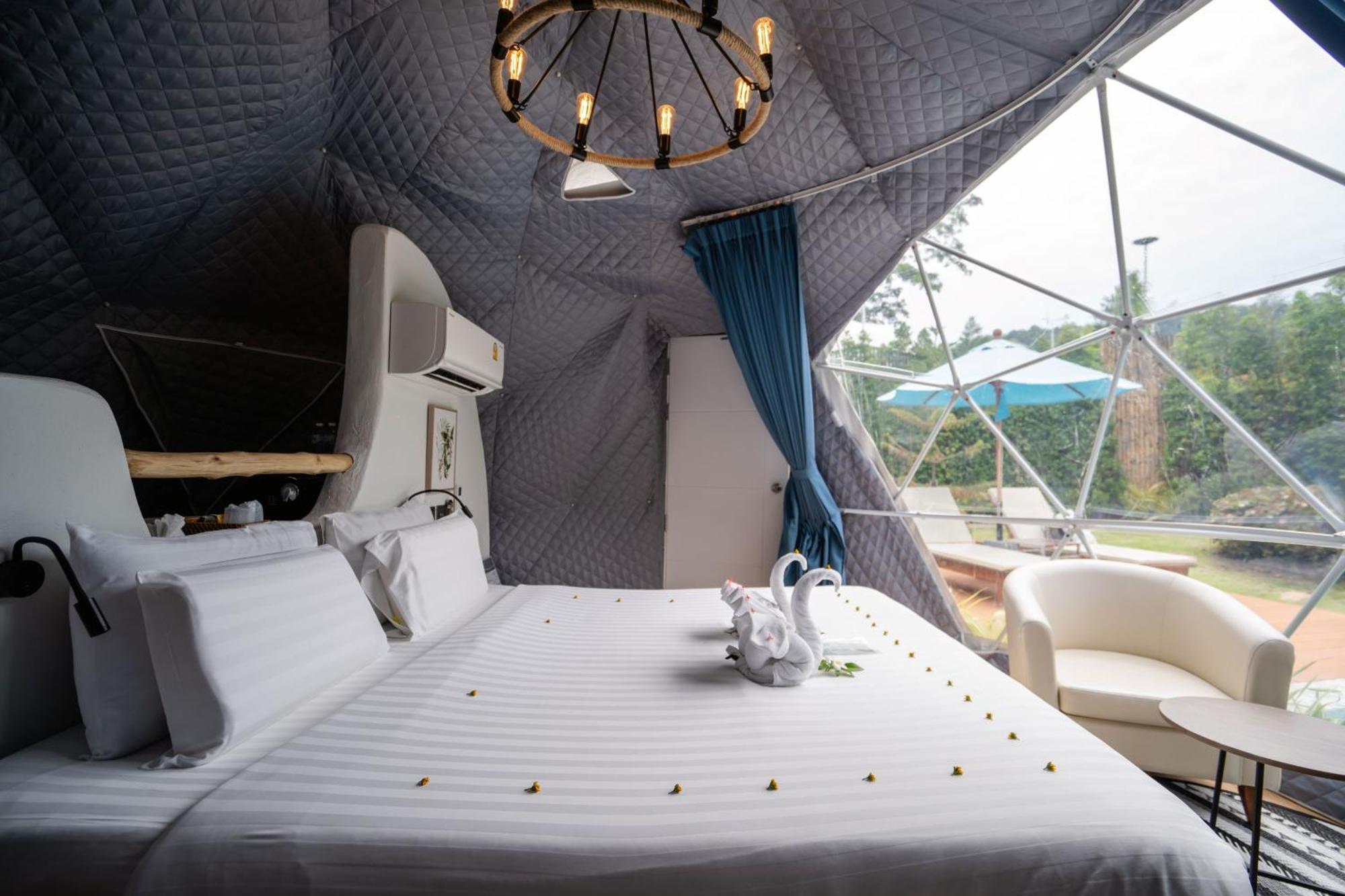 Le Resort&Villas - SHA Extra Plus Rawai Exterior foto Interior of a glass dome