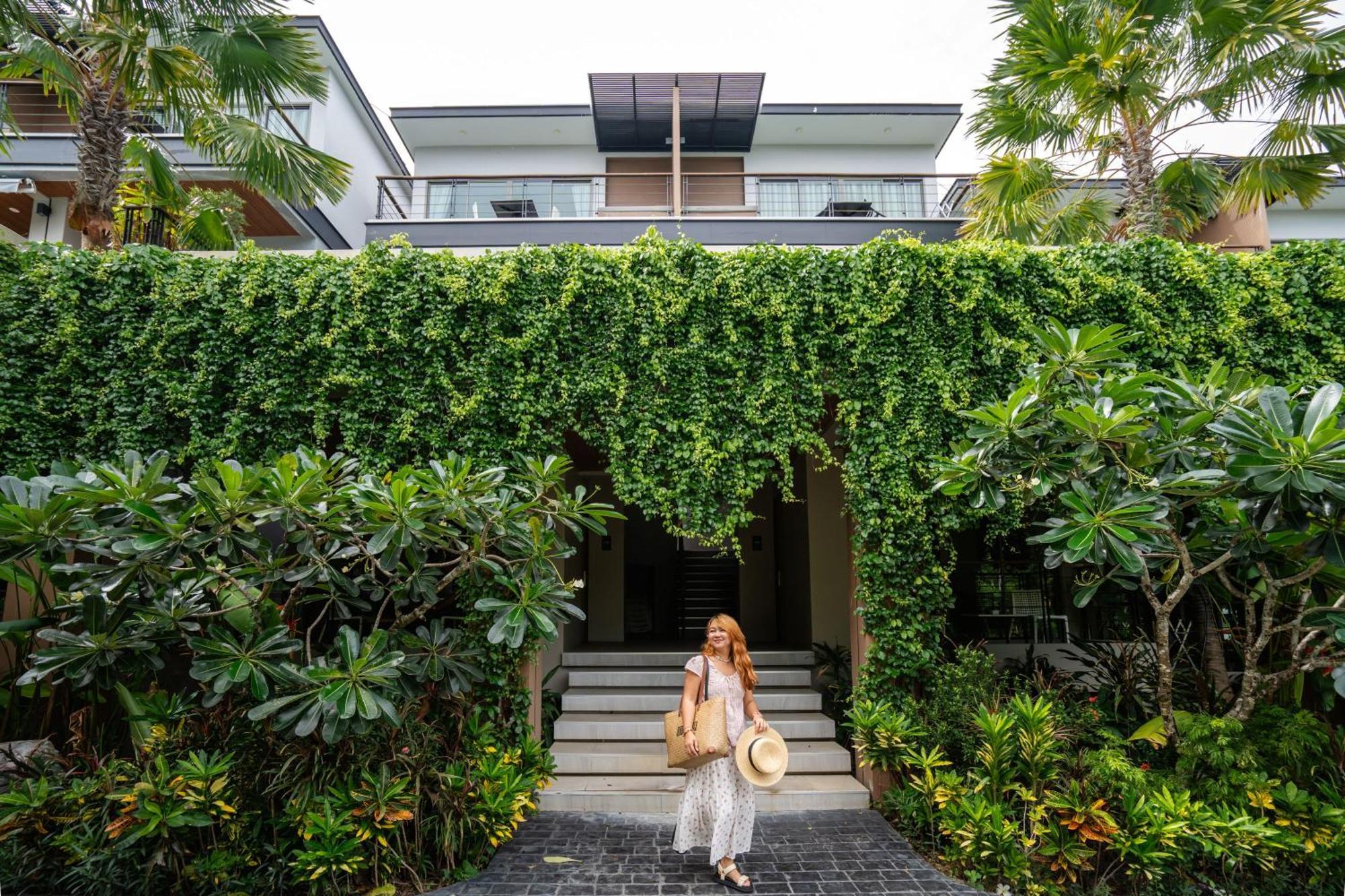 Le Resort&Villas - SHA Extra Plus Rawai Exterior foto The hotel's entrance